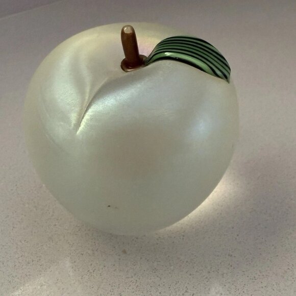 Orient & Flume Art Glass Apple Paperweight Decoration Iridescent Signed Vintage - Picture 1 of 7